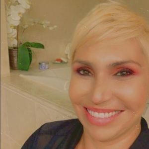 Meet your Posher, Aleta